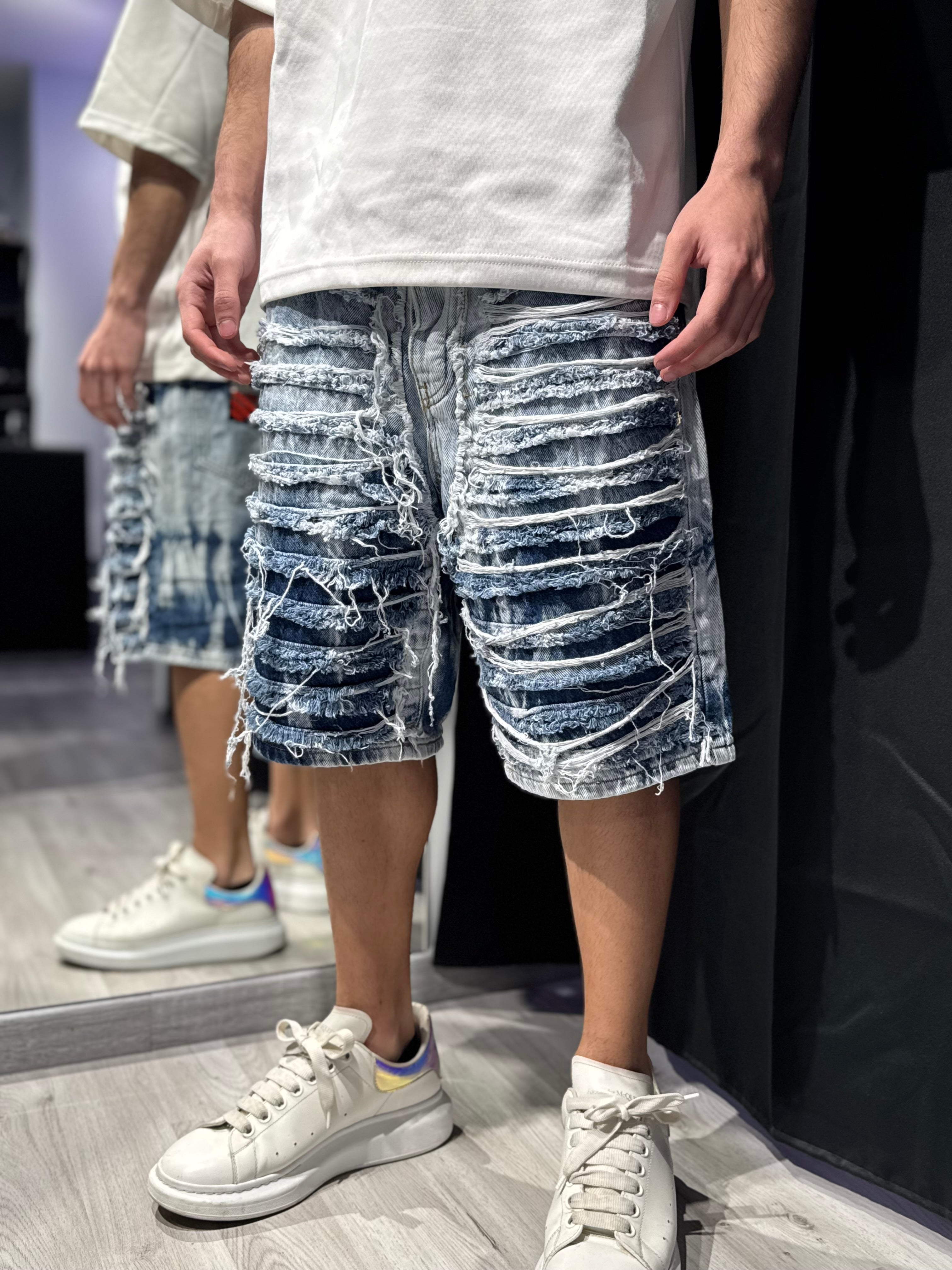 Jeans Torn