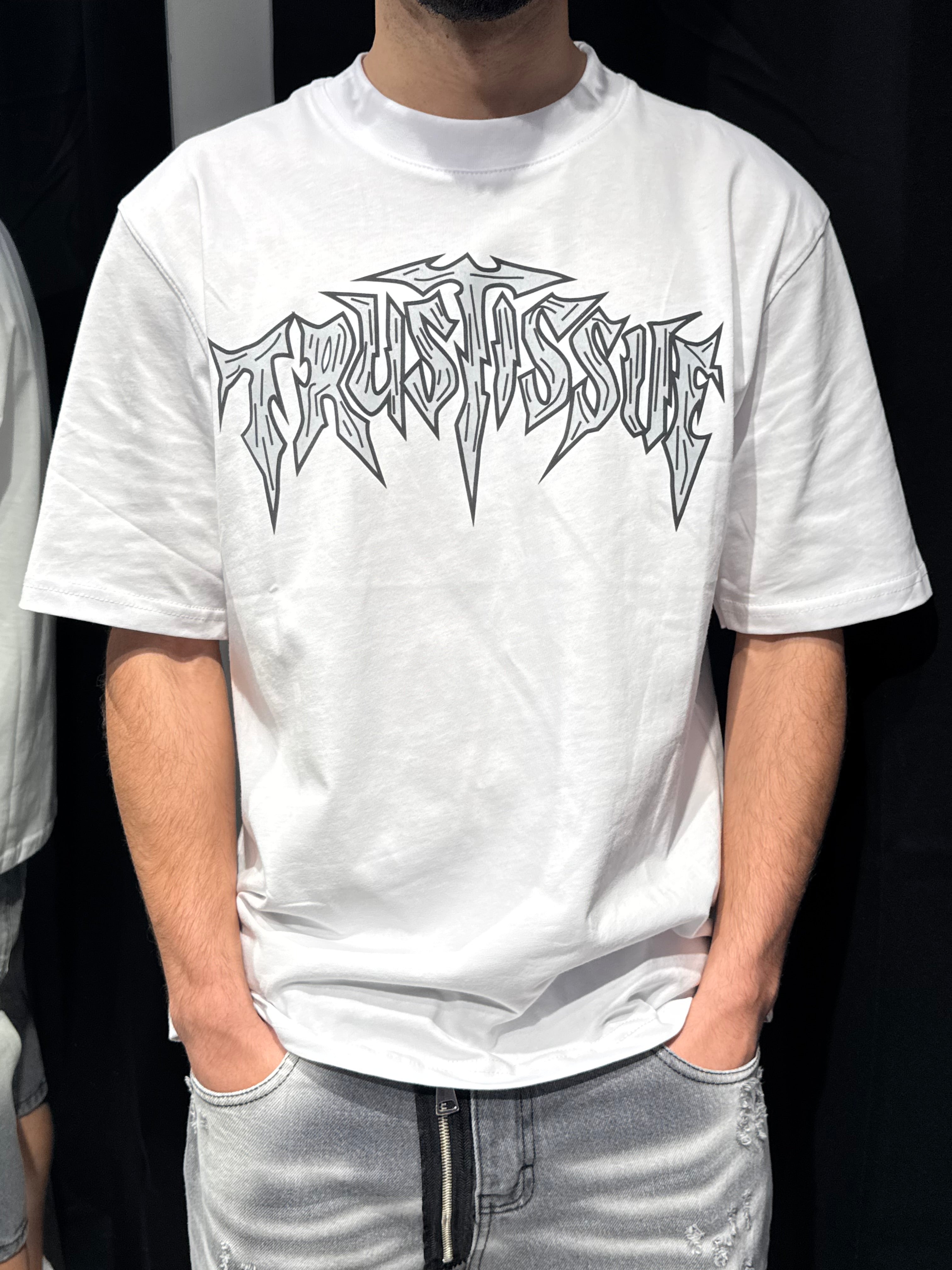 T-shirt Trustissue