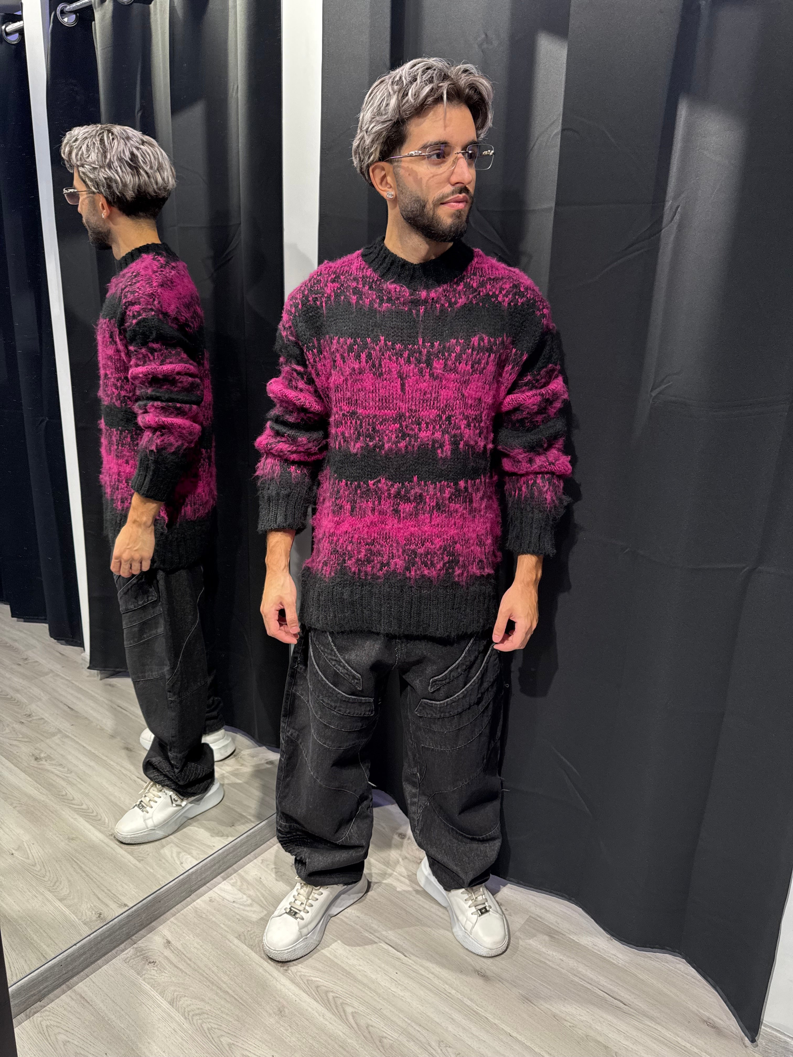 Maglione Over Abstract