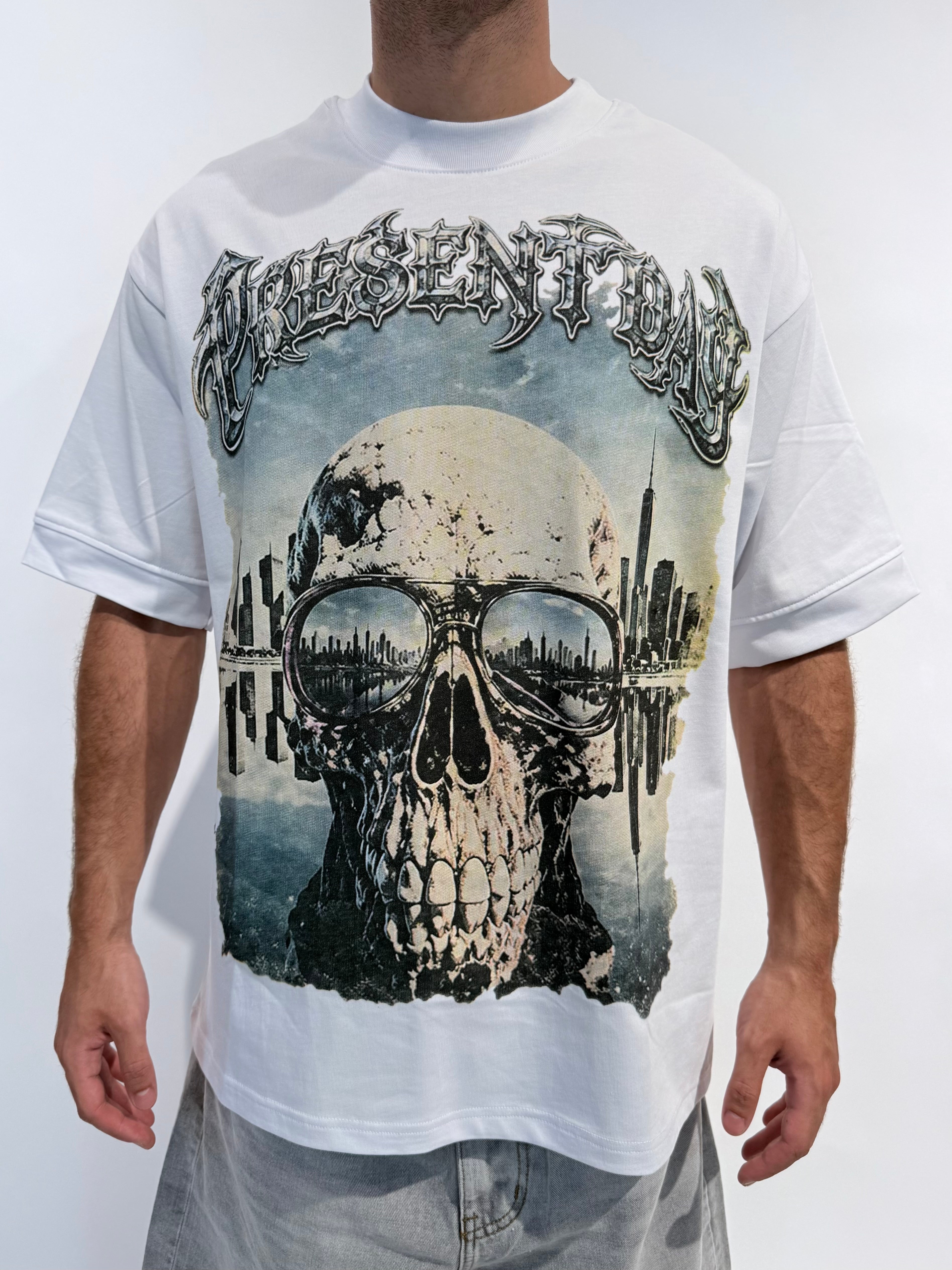 T-shirt Present Day