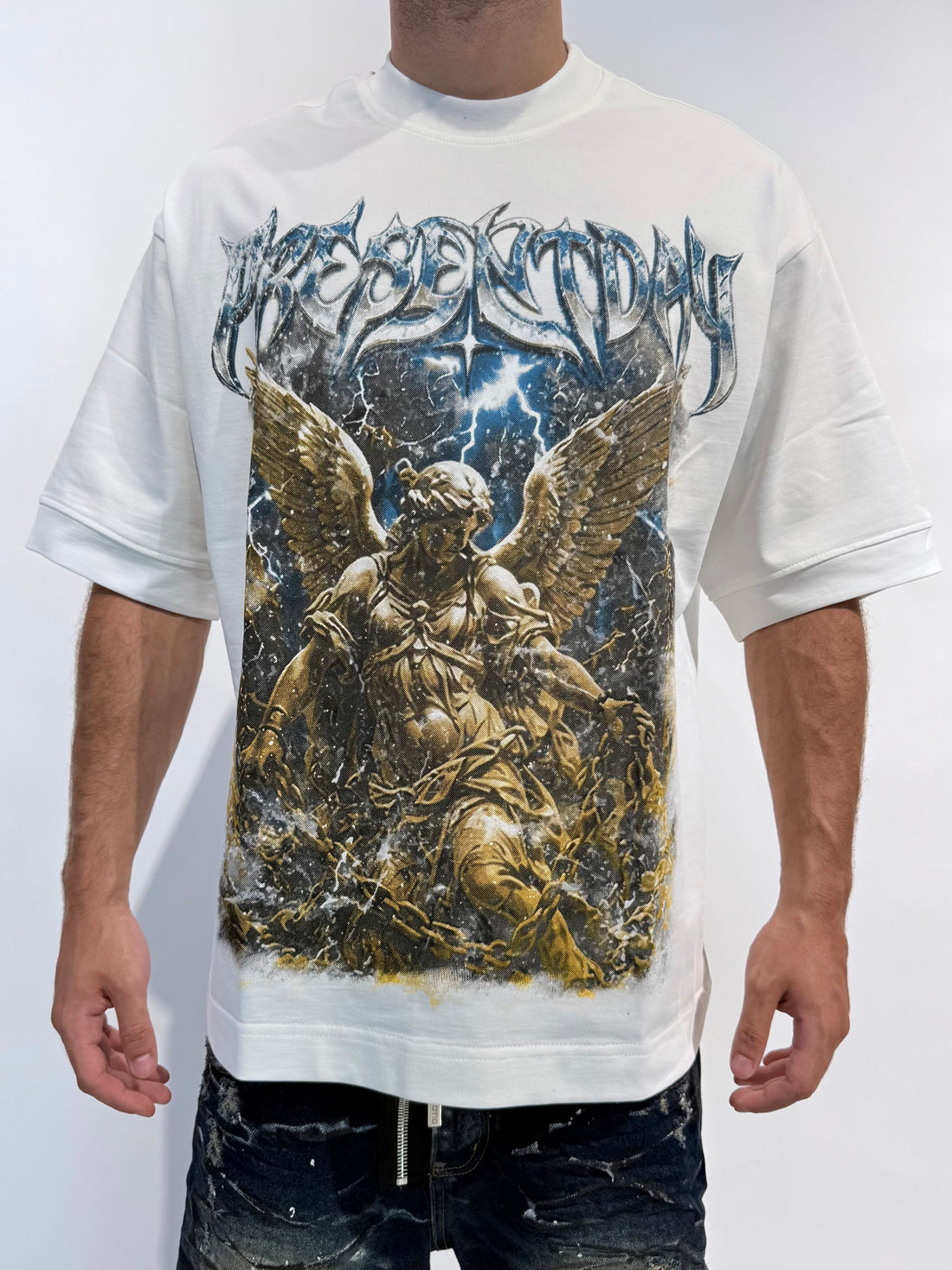 T-shirt Present Day