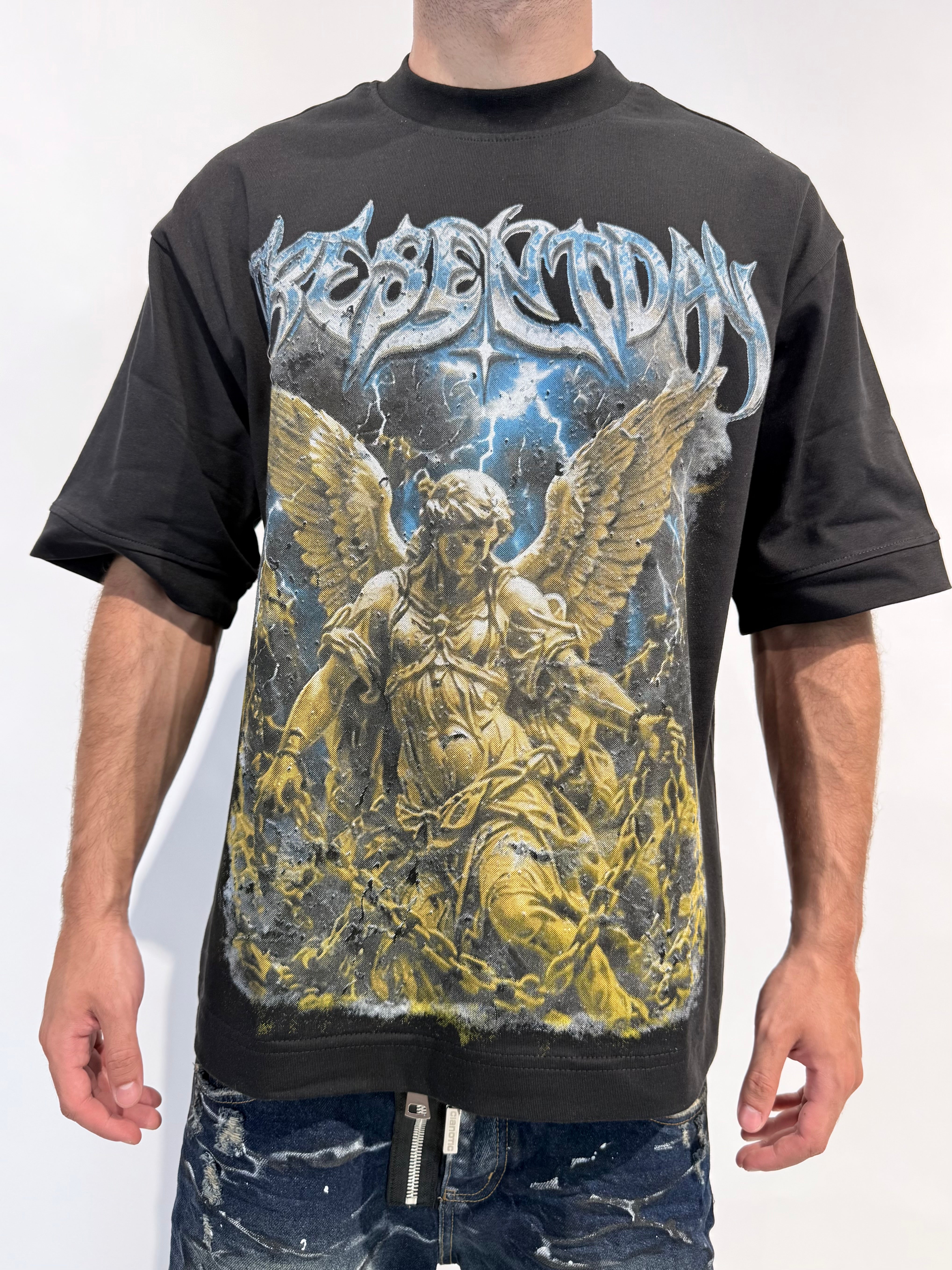T-shirt Present Day