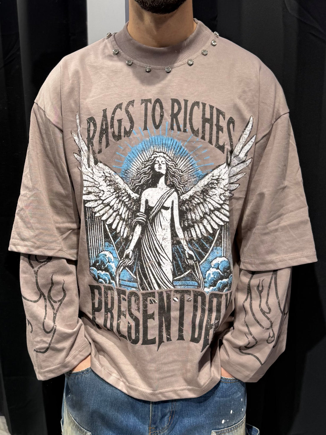 Longsleeve Present Day