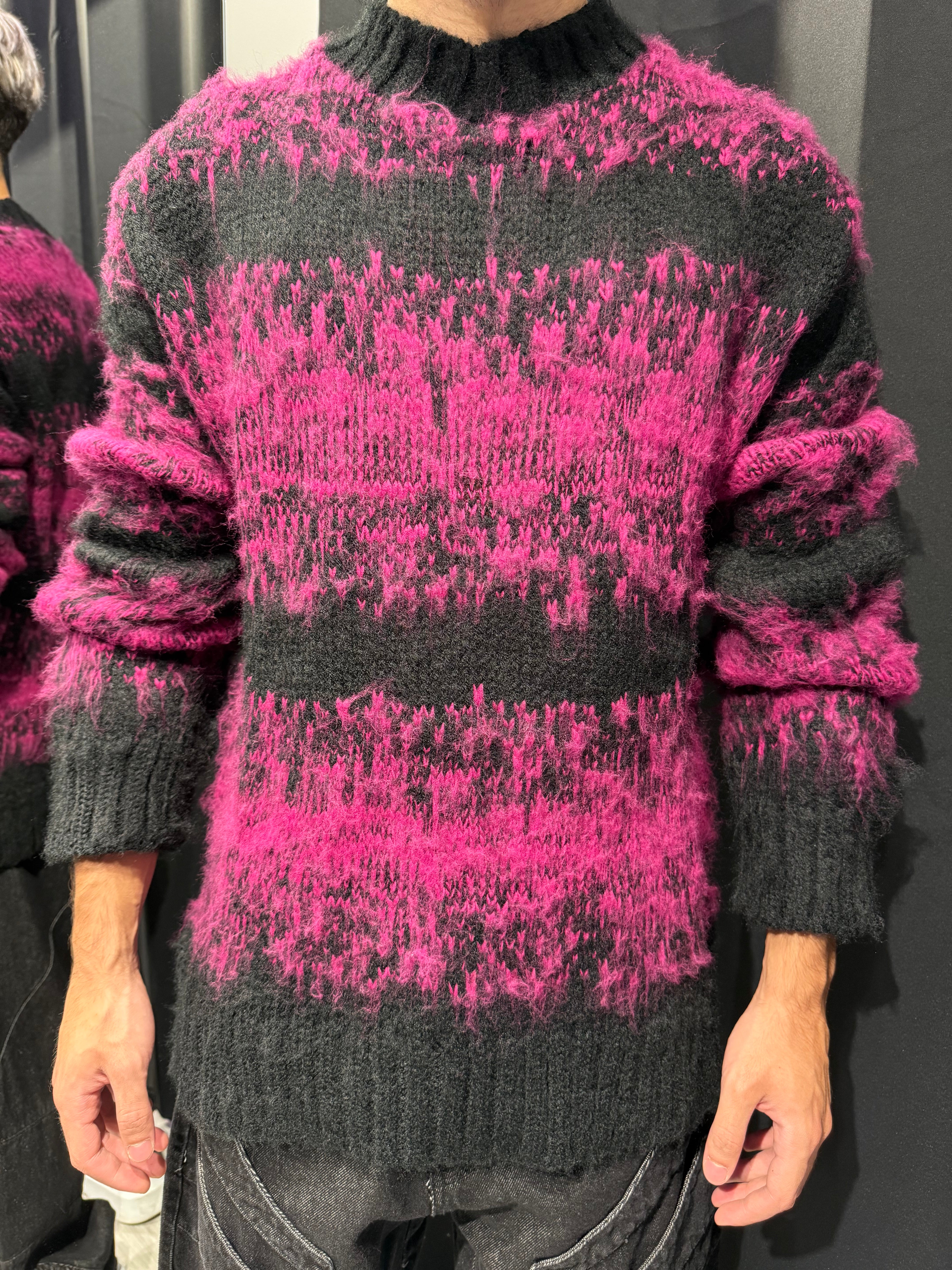 Maglione Over Abstract