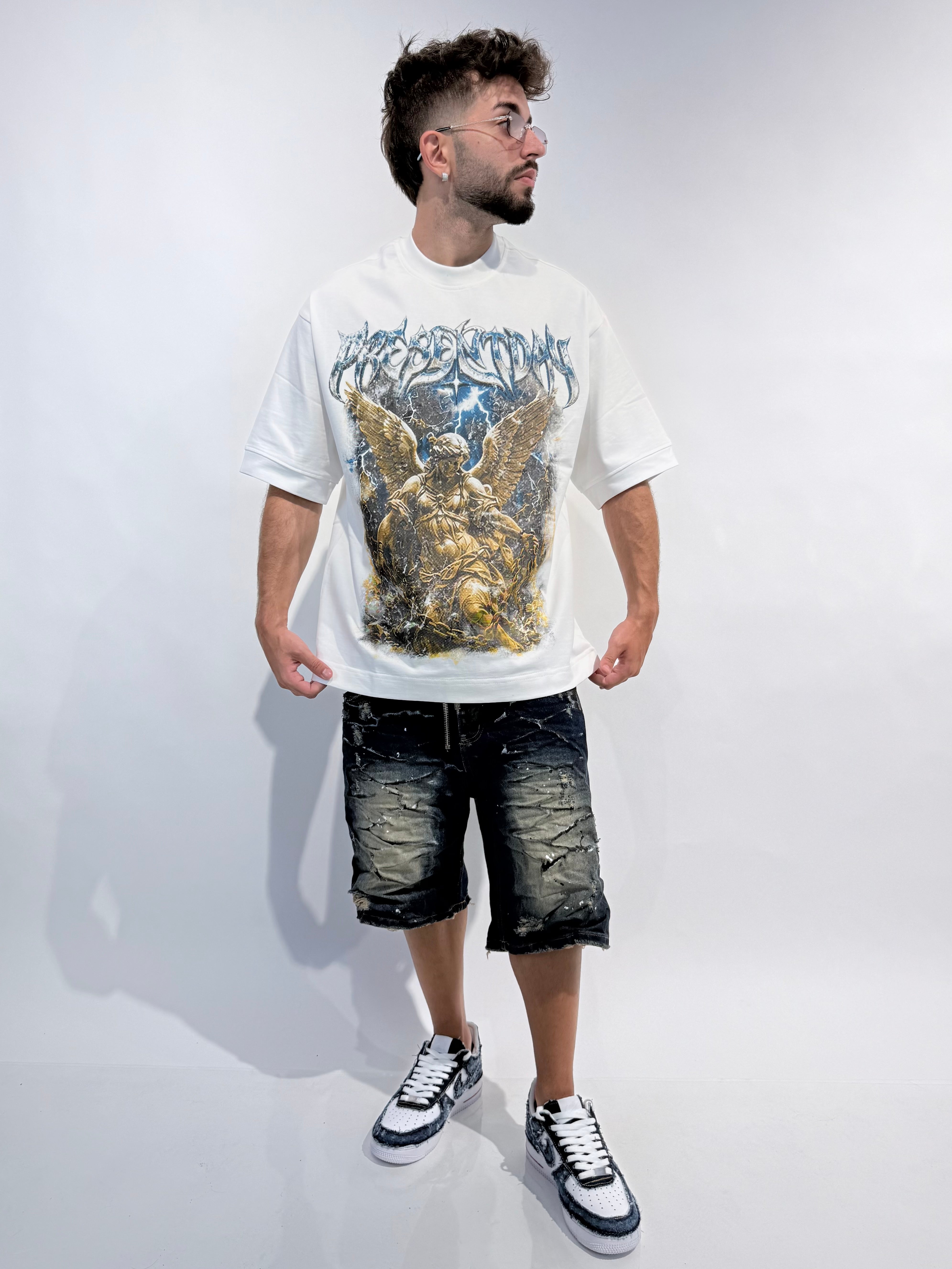 T-shirt Present Day