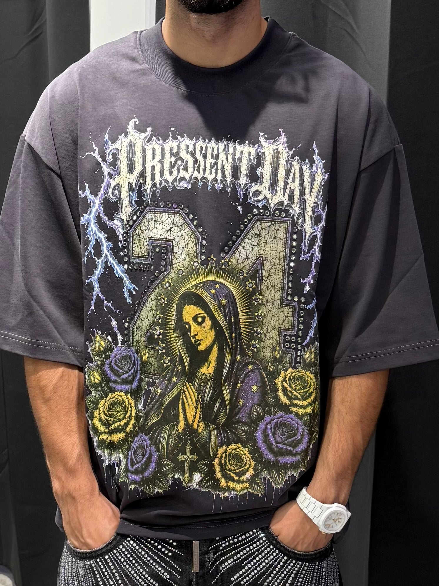 T-shirt Present Day